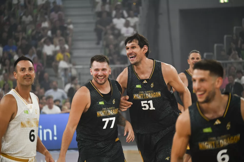 Boban Marjanović&nbsp;in Luka Dončić&nbsp;na poslovilni tekmi Gorana Dragića&nbsp;avgusta 2024. / Foto: Nik Erik Neubauer