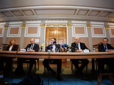 Ljubljana, ministrstvo za finance.Novinarska konferenca ministrstva za finance pred zacetkom druge izdaje t. i. ljudske obveznice.