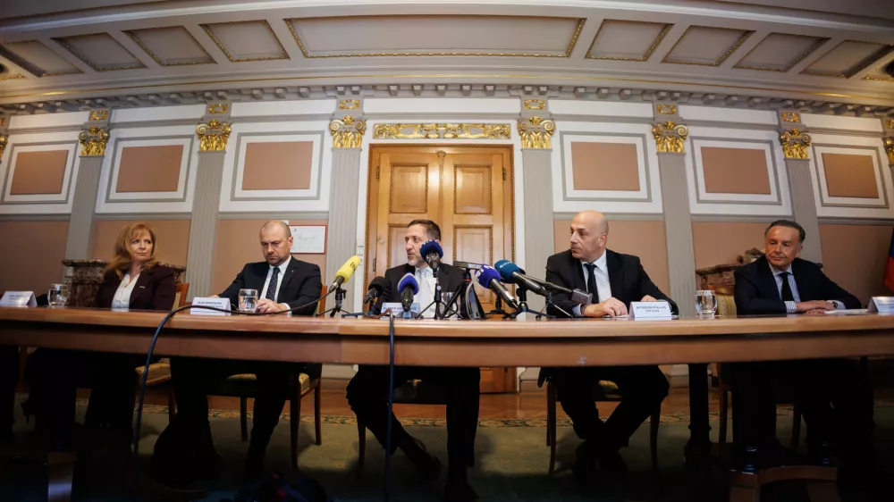 Ljubljana, ministrstvo za finance.Novinarska konferenca ministrstva za finance pred zacetkom druge izdaje t. i. ljudske obveznice.