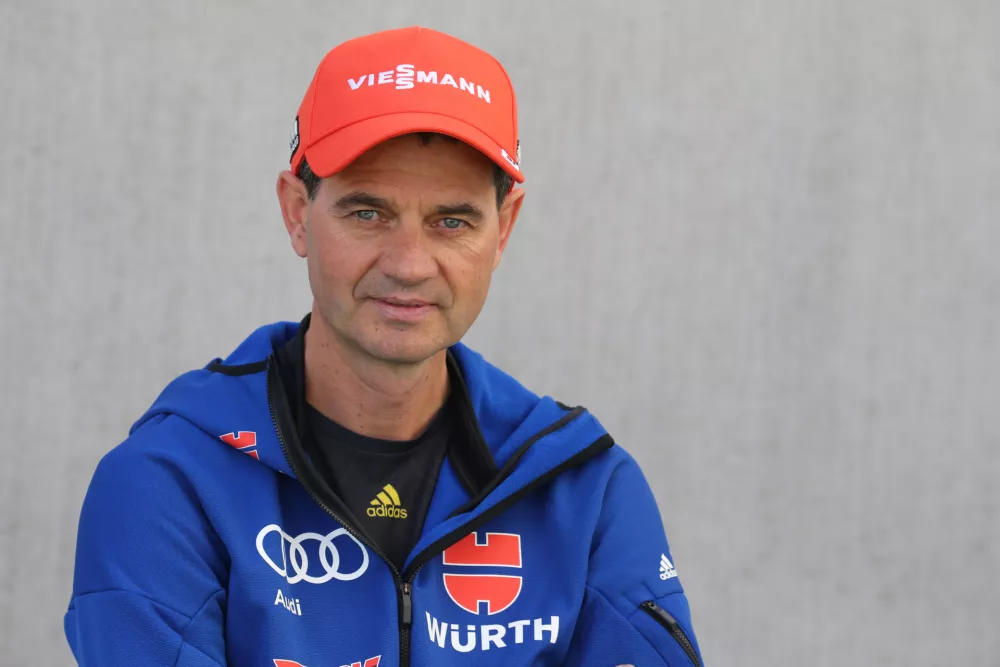 FILED - 17 October 2019, Baden-Wuerttemberg, Laupheim: Stefan Horngacher, Germany's National Ski Jumping coach, is pictured during the German Ski Association's outfitting. Horngacher will step down after the 2025-26 season, which includes the Winter Olympics in Milan and Cortina d'Ampezzo. Photo: Karl-Josef Hildenbrand/dpa