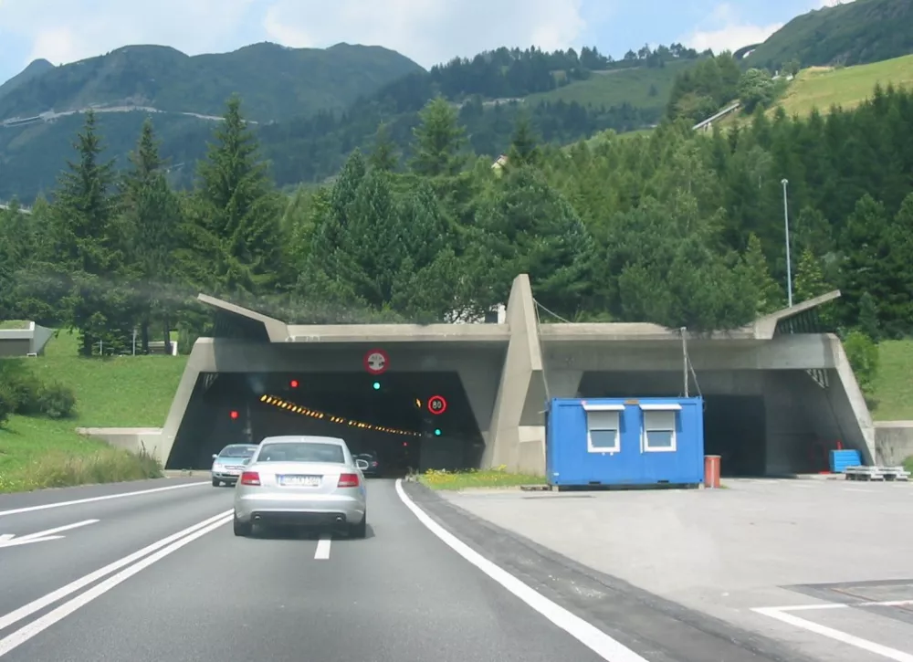 St. Gotthard Tunnel, Avstrija