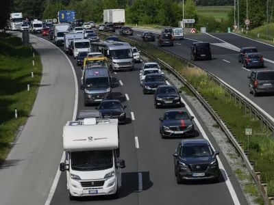 Gneča - simbolična fotografijaDARSavtocestacestazastojiprometrazcep Kozarjesmer Brezovicazastojgneča na cestah22.08.2025 - Gneča na avtocesti pri razcepu KozarjeFoto: Nik Erik Neubauer 