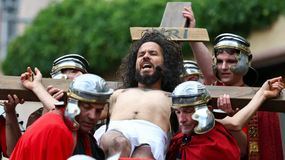 Members of the Italian community take part in a re-enactment of the crucifixion of Jesus Christ on Good Friday in Bensheim, southwest of Frankfurt, Germany, April 3, 2026. REUTERS/Kai Pfaffenbach