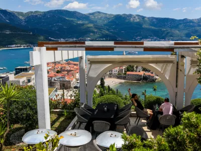 - Na poti od Herceg Novog do Svetog &Scaron;tefana.- Budva, Črna Gora.- 28.05.2025. - Reportaža o Jadranski magistrali ob 60. obletnici izgradnje in 70. obletnici začetka gradnje.- Jadranska magistrala, cesta, hrva&scaron;ka obala.OPOMBA: ZA OBJAVO V OBJEKTIVU!//FOTO: Bojan Velikonja