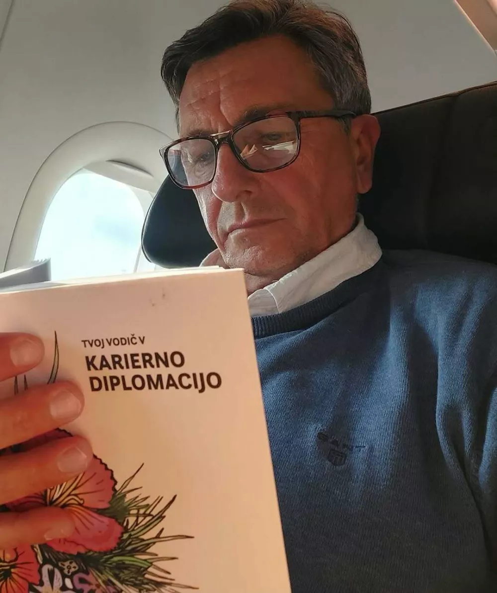 Borut Pahor je v svoji karieri počel že marsikaj. Bil manager skupine Big ben, ocenjeval je misice, pozdravljal je mi&scaron;ke, imel je vsemogoče politične funkcije... Zdaj bo nastopal &scaron;e v resničnostnem spektaklu za nadarjene. 