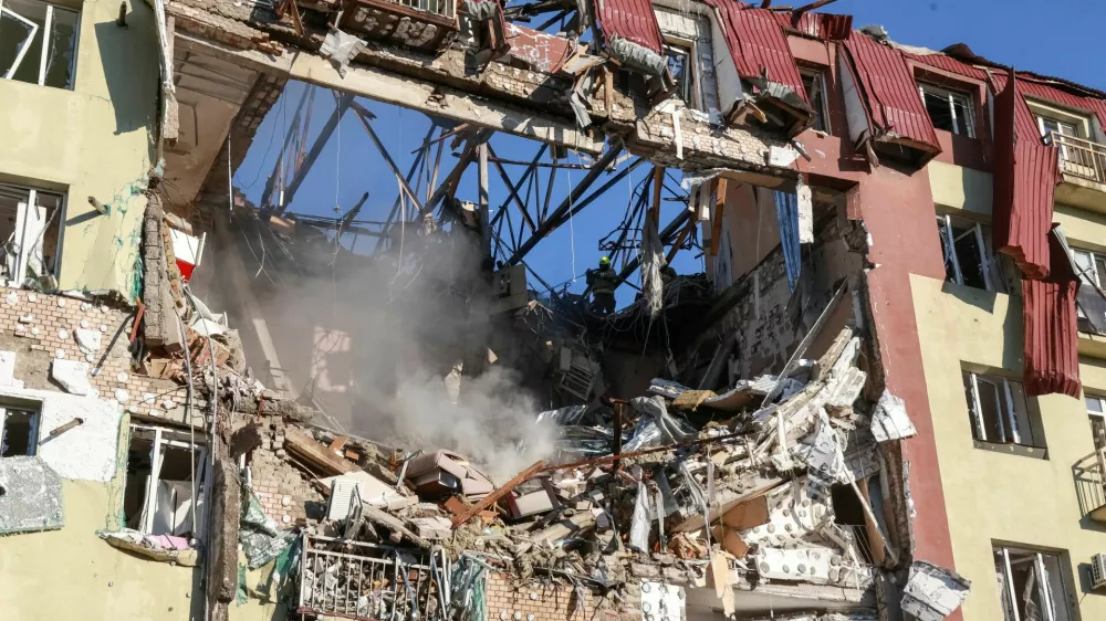 Rescuers work at the site of an apartment building hit by a Russian drone strike, amid Russia's attack on Ukraine, in Odesa, Ukraine, April 6, 2026. REUTERS/Nina Liashonok
