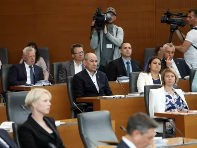 poslanka skupina SDS - Janez Jan&scaron;apredsednik SDS Janez Jan&scaron;a- 13.05.2022 &ndash; Državni zbor (DZ) &ndash; 1. ustanovna seja DZ - novoizvoljeni poslanci in poslanke prve seje 9. parlamentarnega sklica -//FOTO: Tomaž Skale