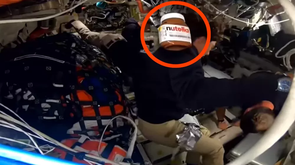 Prizor iz vesolja z označenim "vsiljivcem". / Foto: Zajem Zaslona/nasa