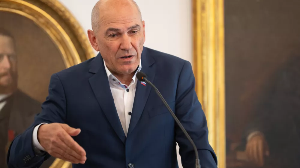 Ljubljana, Slovenska matica.Akademija ob 80-letnici sociologa, politika, diplomata in pisatelja Dimitrija Rupla v organizaciji Slovenske matice, Nove univerze in Instituta Nove revije.Predsednik SDS Janez Jansa.