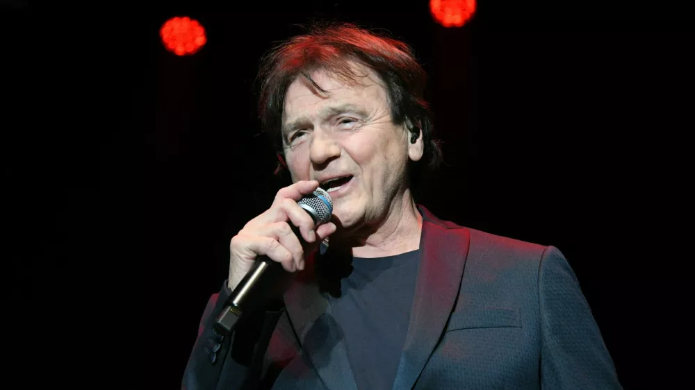 28.11.2025., Koprivnica - Popularni Zdravko Colic odrzao je sjajan koncert pred nekoliko tisuca obozavatelja koji su od pocetka do kraja pjevali njegove svima dobro znane velike hitove. Photo: damir Spehar/PIXSELL