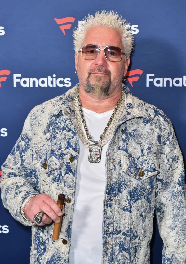 LAS VEGAS, NEVADA - FEBRUARY 10: Guy Fieri attends Michael Rubin's Fanatics Super Bowl party at the Marquee Dayclub at The Cosmopolitan of Las Vegas on February 10, 2024 in Las Vegas, Nevada. (Photo by Aaron J. Thornton/WireImage) / Foto: Aaron J. Thornton