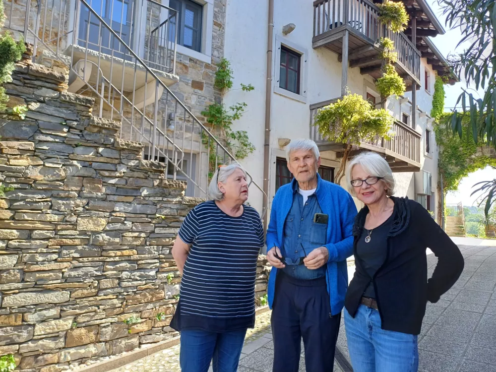 Dvor v Kozani, Gori&scaron;ka Brda, obnovljene stavbe, &Scaron;ola prenove, spomeni&scaron;ko varstvo, Zdenka in Klara Truden, Mitja Žagar / Foto: Nata&scaron;a Bucik Ozebek