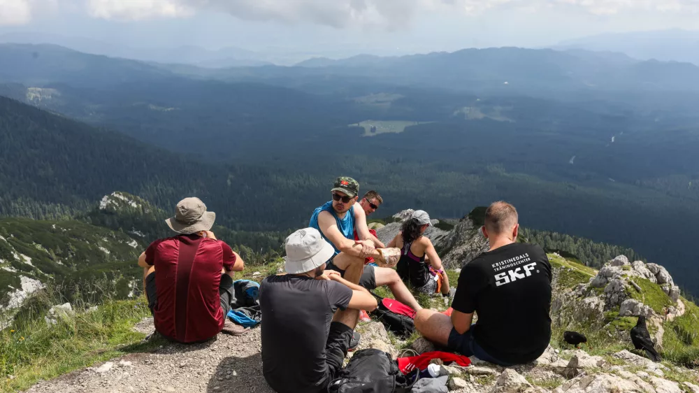 - pohodniki- 27.07.2024. Julijske Alpe, Vrh Vi&scaron;evnik, 2050m. Planinarjenje, hribi, Turizem v Alpah.//FOTO: Bojan Velikonja / Foto: Bojan Velikonja