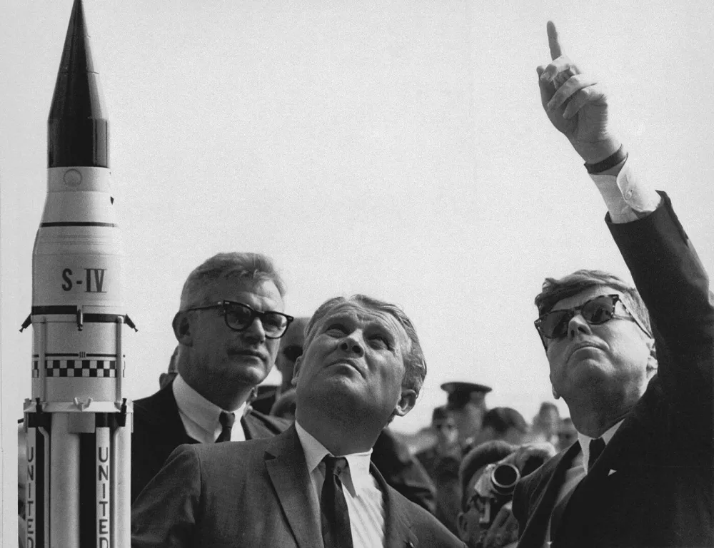 Wernher von Braun in&nbsp;John F. Kennedynovembra&nbsp;1963&nbsp;/ Foto: Profimedia