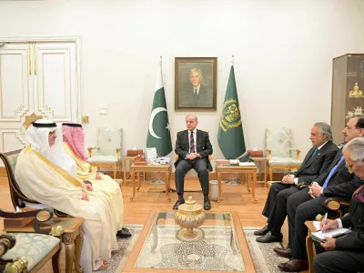 Saudi Arabia's Foreign Minister Prince Faisal bin Farhan Al-Saud and Pakistan's Prime Minister Muhammad Shehbaz Sharif meet at the Prime Minister's House to discuss regional de-escalation, amid the U.S.-Israel conflict with Iran, in Islamabad,&nbsp;Pakistan, March 29, 2026. Pakistan's Ministry of Foreign Affairs/Handout via REUTERS  THIS IMAGE HAS BEEN SUPPLIED BY A THIRD PARTY. NO RESALES. NO ARCHIVES.