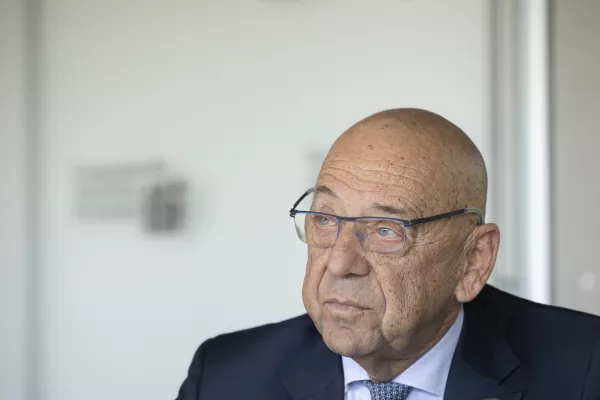 Ljubljana, GZS.Novinarska konferenca, na kateri bodo predstavili odziv GZS na aktualno oblikovanje nove vlade in najpomembnejse ukrepe, ki jih gospodarstvo pricakuje.Predsednik GZS Tibor Simonka.