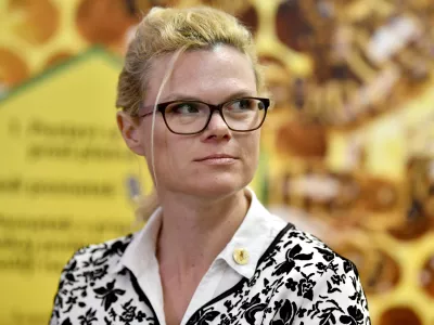 Brdo pri Lukovici, Cebelarski center Lukovica.Konferenca ob obelezitvi ustanovitve Slovenske cebelarske akademije in svetovnega dneva cebel, ki jo pripravljajo Kmetijski institut Slovenije, Slovenska cebelarska akademija in Cebelarska zveza Slovenije.Razprava o slovenskem cebelarstvu.Predstojnica Slovenske cebelarske akademije Damjana Grobelsek.