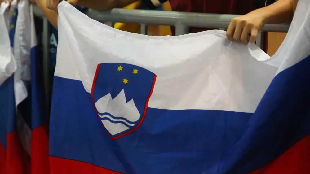 simbolična fotografija, slovenska zastava- 09.06.2018 &ndash; rokomet &ndash; Slovenija: Madžarska, kvalifikacije za SP 2019, 1. tekma: //FOTO: Bojan Velikonja