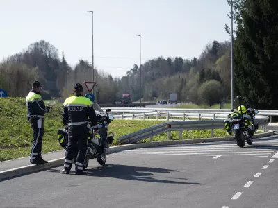 prometni nadzorpolicija - simbolična fotografijaprometna policijavarnost v prometupolicija na motorjihmotoristična policijaprehitri voznikiavtocestna policija08.04.2025 Policijski nadzor, počivali&scaron;če PovodjeFOTO: Nik Erik Neubauer