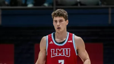 2S2YP3H Moraga CA, U.S.A. January 07 2025 Loyola guard Jan Vide (7)brings the ball up court during the NCAA Mens Basketball game between Loyola Marymount Lions and the Saint Marys Gaels. Saint Marys beat Loyola Marymount 81-56 at University Credit Union Pavilion Moraga Calif. Thurman James/CSM