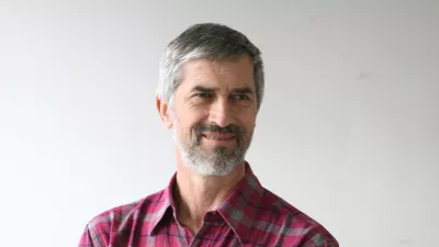 Andrej Velkavrh, meteorolog - vremenoslovec in dolgoletni televizijski napovedovalec vremena, prognostik v Uradu za meteorologijo pri ARSO - Agencija RS za okolje, kolumnist- Dnevnik 2016 - portreti za komentarje in kolumne - kolumnisti - novinarji//FOTO: Toma? Skale