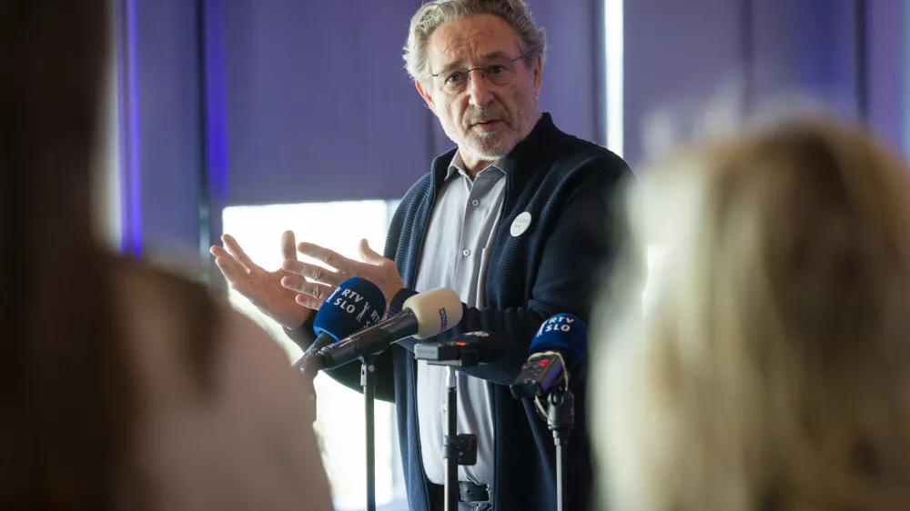 Ljubljana, Four Points by Sheraton Ljubljana Mons.Izjave za medije predstavnikov Konfederacije sindikatov javnega sektorja Slovenije (KSJS) pred zacetkom kongresa KSJS.Predsednik KSJS Branimir Strukelj.