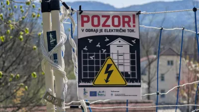 Brdo pri Lukovici, Cebelarska zveza Slovenije.Novinarska konferenca o cebelarjenju na obmocju medveda.V okviru dogodka so cebelarjem razdelili komplet z zascitno ograjo za cebelnjake.