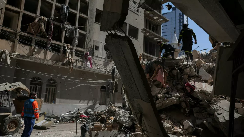 Emergency services operate at the site of an Israeli strike carried out on Wednesday, in Ain Al Mraiseh in Beirut, Lebanon, April 9, 2026. REUTERS/Louisa Gouliamaki