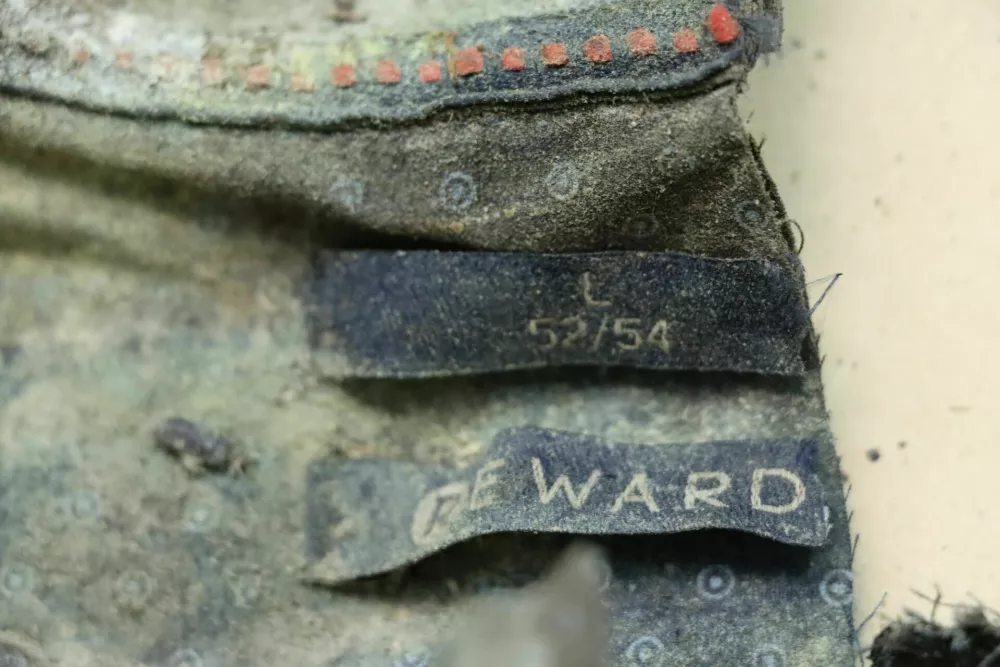 Blizu Hoč so na&scaron;li posmrtne ostanke starej&scaron;ega mo&scaron;kega. Identitete &scaron;e niso odkrili, policija je zato objavila njegova oblačila in predmete.