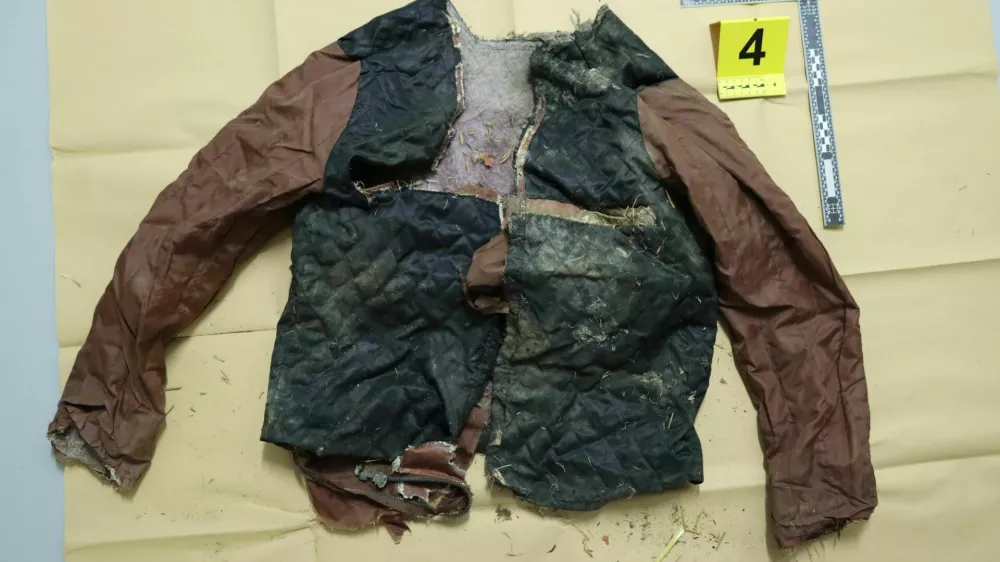 Blizu Hoč so na&scaron;li posmrtne ostanke starej&scaron;ega mo&scaron;kega. Identitete &scaron;e niso odkrili, policija je zato objavila njegova oblačila in predmete.