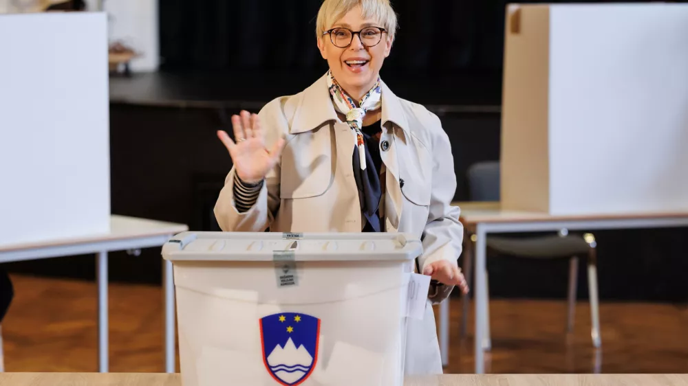 Radomlje, Kulturni dom.Volitve v drzavni zbor 2026.Predsednica republike Natasa Pirc Musar na voliscu v Kulturnem domu Radomlje.