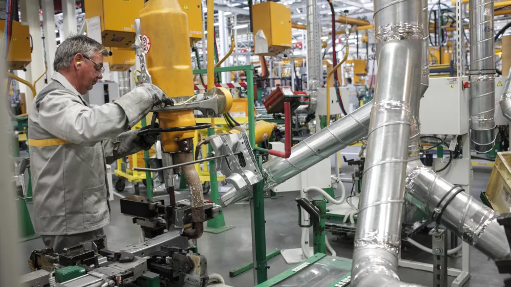 V Revozu so se izognili stavki, vodstvo usli&scaron;alo zahteve zaposlenih