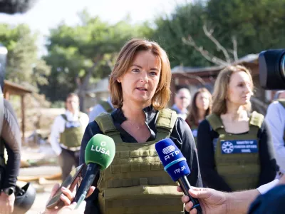 Izrael.Zunanja ministra Slovenije Tanja Fajon in Portugalske Joao Gomes Cravinho sta na obisk v Izrael prisla na dan, ko se je zacelo stiridnevno premirje na obmocju Gaze.