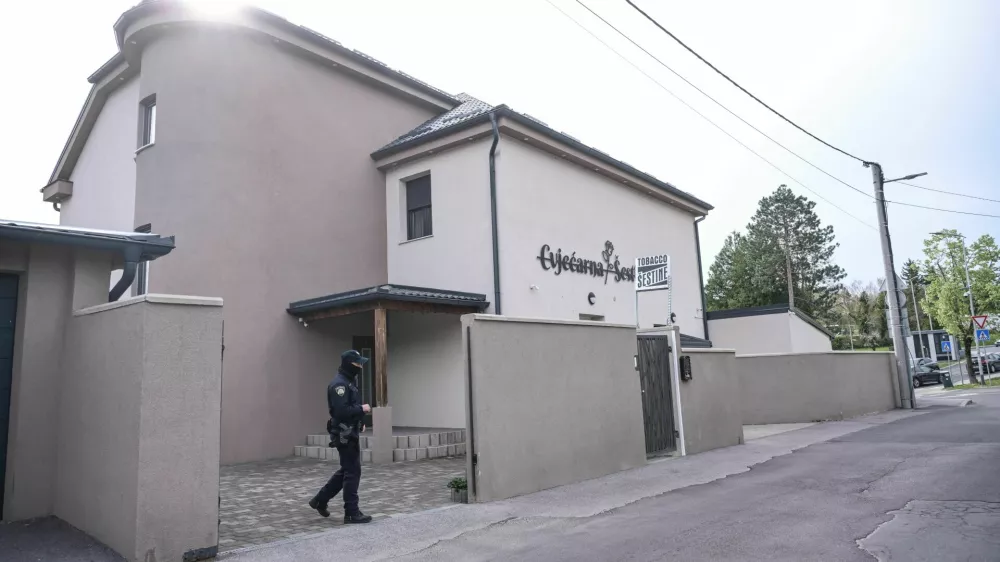 Stavba, v kateri naj bi bila nezakonita igralnica, v njej pa ustreljen 22-letni državljan BiH. 