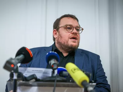 Ljubljana, sedez Levice.Novinarska konferenca Levice in Vesne o predstavitvi skupnega volilnega programa.Minister za solidarno prihodnost Simon Maljevac.