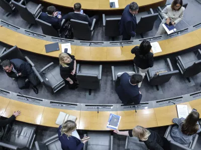 - 10.04.2026 - ustanovna seja novega sklica DZ, ki jo je sklicala predsednica republike Nata&scaron;a Pirc Musar; seja se je začela z imenovanjem predsednika in podpredsednika mandatno-volilne komisije, sledila je prekinitev, pol ure po prekinitvi pa se je začela seja mandatno-volilne komisije DZ za pripravo druge točke dnevnega reda; v nadaljevanju seje DZ so potrjevali mandate poslancem in volili predsednika DZ//FOTO: Jaka Gasar / Foto: Jaka Gasar