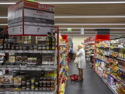 delikatesa &ndash; fran&scaron;izna trgovina SPAR partner NAMA v kletnih prostorih - - 28.09.2018 &ndash; Prenovljena Veleblagovnica NAMA v Ljubljani - //FOTO: Matjaž Ru&scaron;t