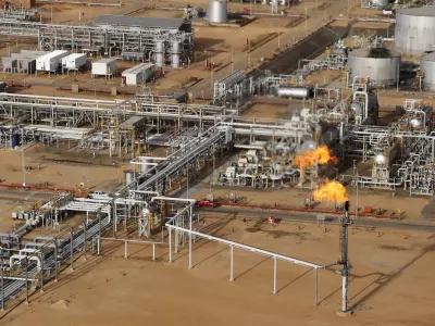 FILE PHOTO: A flame burning natural gas is seen at an heavy-crude treatment plant operated by Venezuela's state oil company PDVSA, in the oil rich Orinoco belt, near Cabrutica at the state of Anzoategui April 16, 2015. Picture taken on April 16, 2015. REUTERS/Carlos Garcia Rawlins/File Photo