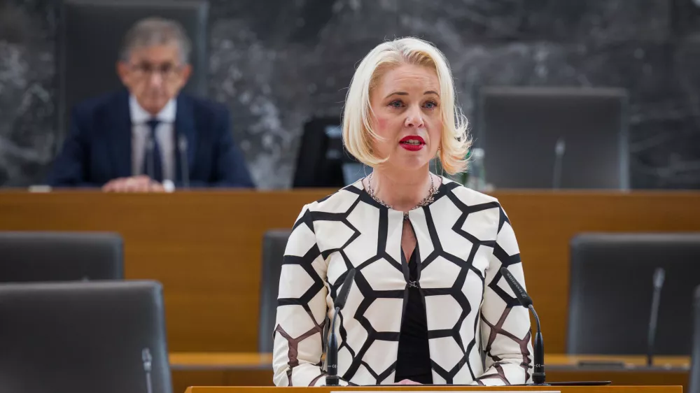 Ljubljana, DZ.Zacetek ustanovne seje DZ.Dosedanja predsednica DZ Urska Klakocar Zupancic.