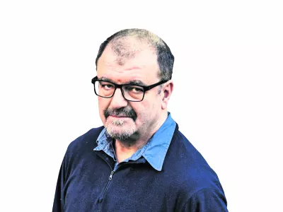 Ahmed Burić, kolumnist Dnevnika------COLORPSAV PERMANENT PROSIM !!!