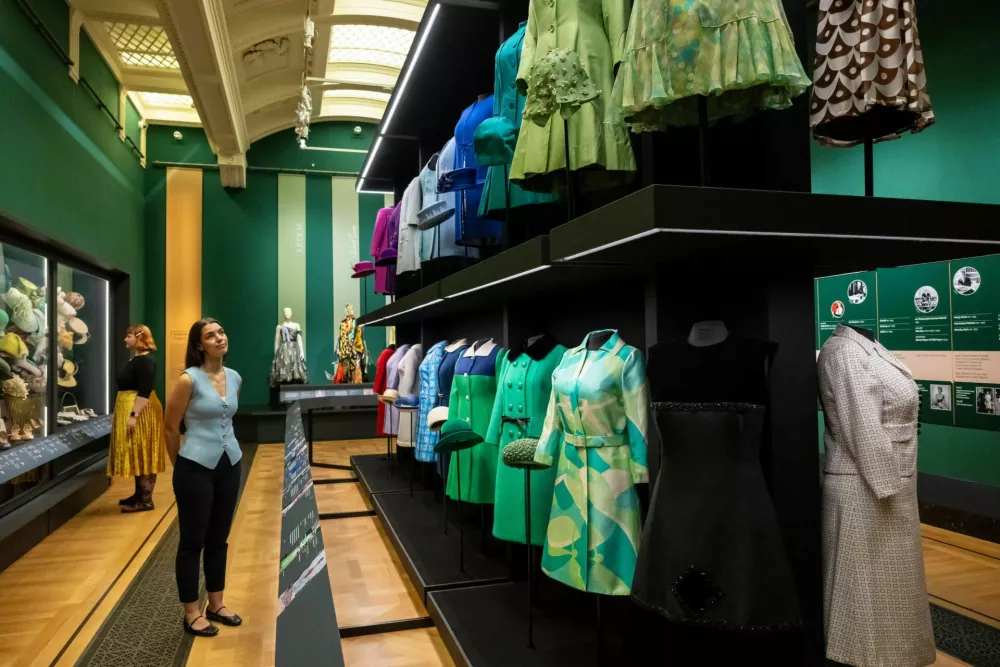 3E73CCA London, UK. 9 April 2026. Royal Collection staff with a collection of day wear at a preview of Queen Elizabeth II: Her Life in Style, the largest and most comprehensive exhibition of the late Queen?s fashion showing the style of Britain?s longest-reigning monarch through clothing worn in all ten decades of her life. The show runs at The King?s Gallery, Buckingham Palace, 10 April to 18 October 2026. EDITORIAL USE ONLY Credit: Stephen Chung / Alamy Live News