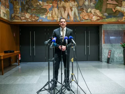 Ljubljana, DZ.Izjava za medije predsednika DZ Zorana Stevanovica.