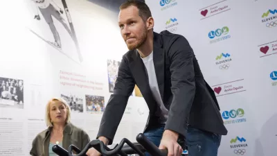 Ljubljana, Slovenski olimpijski izobrazevalni center.Novinarska konferenca o pomenu projekta Botrstvo v sportu za mlade sportnice in sportnike iz socialno ogrozenih okolij.Ambasador Botrstva v sportu za leto 2026 Tine Urnaut.