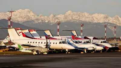 Aerodrom Ljubljana - Letali&scaron;če Jožeta Pučnika Brnik - ilustrativna fotografija - letalo//FOTO: Tomaž Skale 