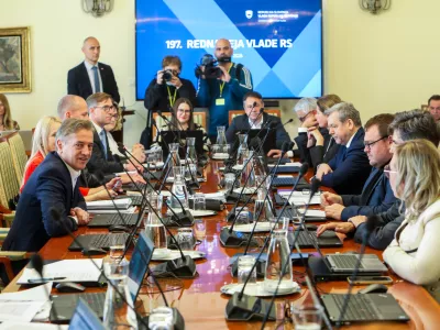 - Robert Golob, predsednik vlade RS in predsednik Gibanja Svoboda in ministri,- 09.04.2026. - 197. redna seja vlade RS, ki je obenem zadnja v tej sestavi.//FOTO: Bojan Velikonja