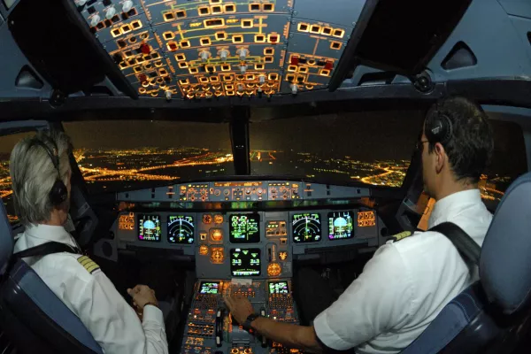Pilots in the cockpit of an Airbus 321 during approach,Image: 43404168, License: Rights-managed, Restrictions:, Model Release: yes