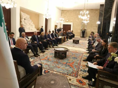 Libanonski predsednik Joseph Aooun je sprejel člane varnostnega sveta. 