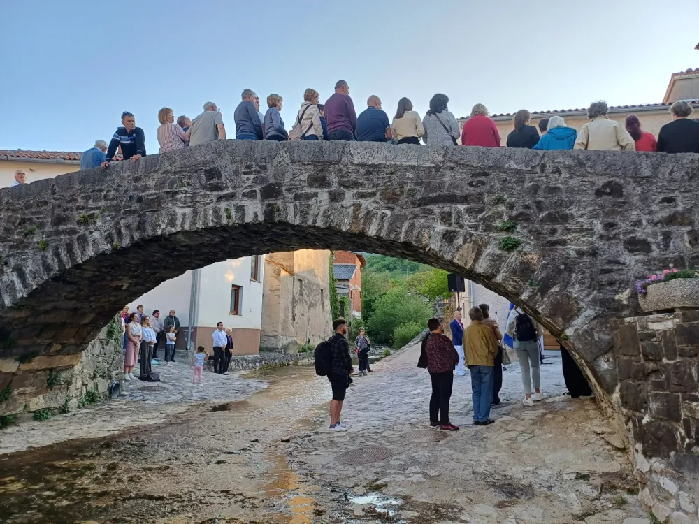 Podnanos, Hi&scaron;a Zdravljica, kamniti most / Foto: Nata&scaron;a Bucik Ozebek