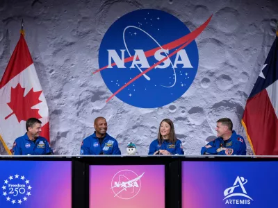 NASA's Artemis II crew - NASA astronauts Reid Wiseman, Victor Glover, and Christina Koch, and Canadian Space Agency (CSA) astronaut Jeremy Hansen speak during a press conference on Thursday, April 16, 2026, in Houston. (AP Photo/Ashley Landis) / Foto: Ashley Landis