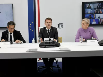 French President Emmanuel Macron, Martin Ajdari, Chairman of Arcom, the French regulatory authority for audiovisual and digital communication, and French Junior Minister for Artificial Intelligence (AI) and Digital Technology Anne Le Henanff attend a video conference meeting dedicated to national and European initiatives aimed at establishing a digital majority to access social networks, at the Elysee Palace in Paris, France, April 16, 2026. REUTERS/Benoit Tessier/Pool
